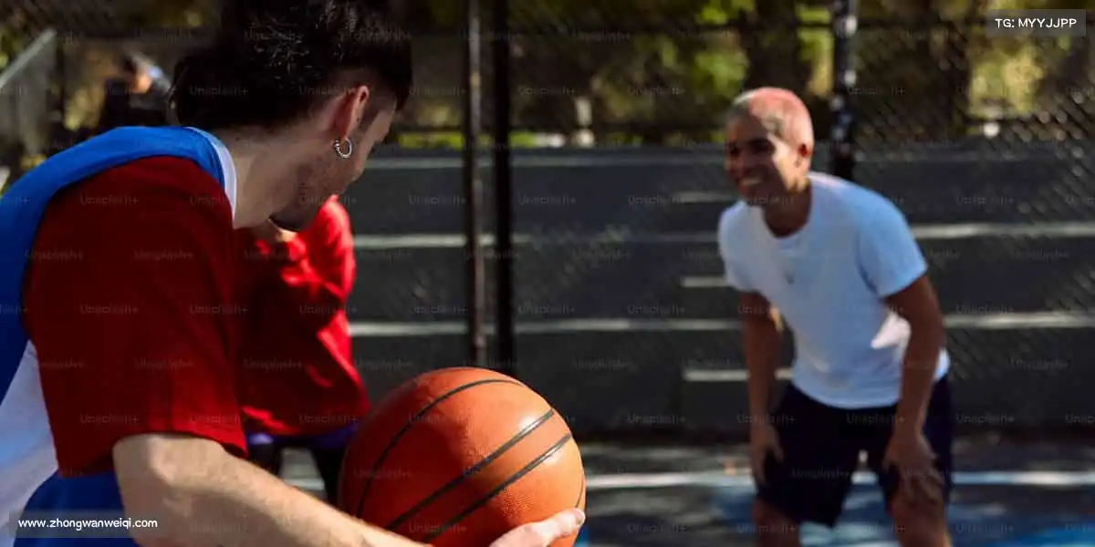 <strong>必一运动</strong>🏀跳跃吧！让篮球划过天际，青春不留遗憾！